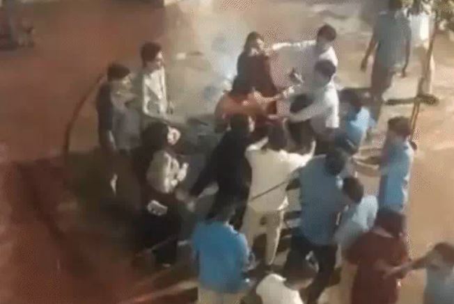 जयपुर: नाहरगढ़ के ‘पड़ाव रेस्टोरेंट’ में पर्यटकों और स्टाफ के बीच जमकर मारपीट, वीडियो वायरल