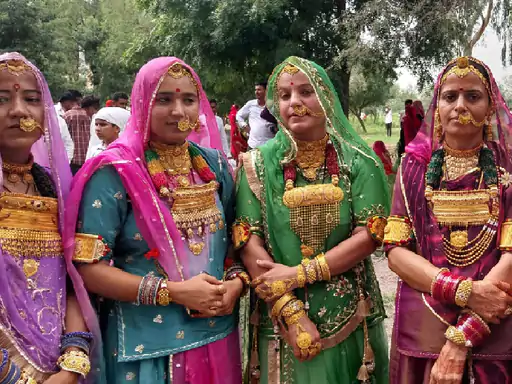 सोने से लदी महिलाएं खेजड़ली मेले में दिखीं, 50-50 लाख तक के गहनों से सजकर पहुंचीं