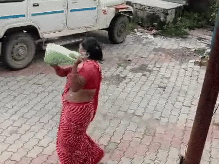 उदयपुर: पार्किंग विवाद से तंग आकर महिला ने खुद को जलाने की कोशिश की, पड़ोसी ने बचाई जान